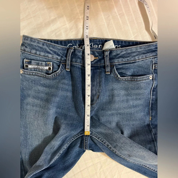 Calvin Klein Ankle Skinny Jeans. Raw hem. Size 27 - Picture 9 of 11